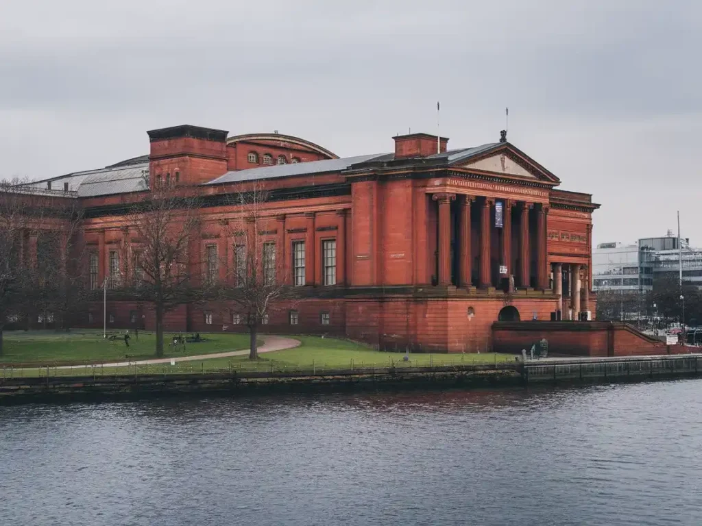 لمحة عن لندن وغلاسكو وأهميتهما السياحية