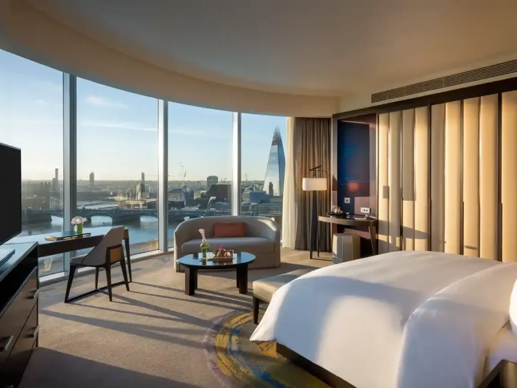 كم يبعد مطار هيثرو عن وسط لندن