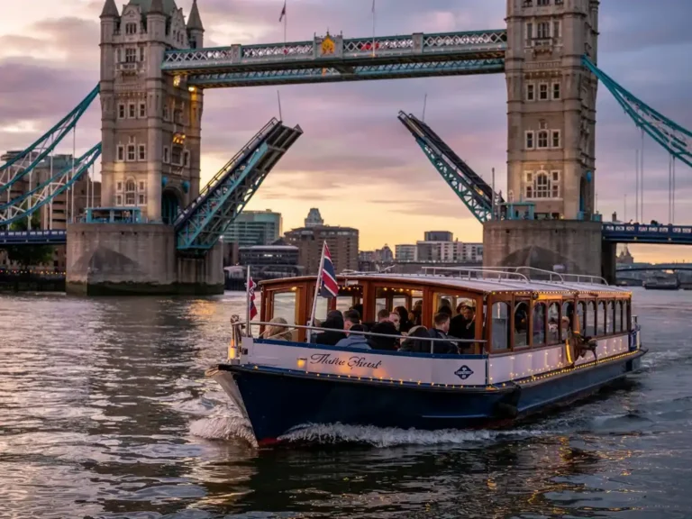 كم يبعد مطار هيثرو عن وسط لندن