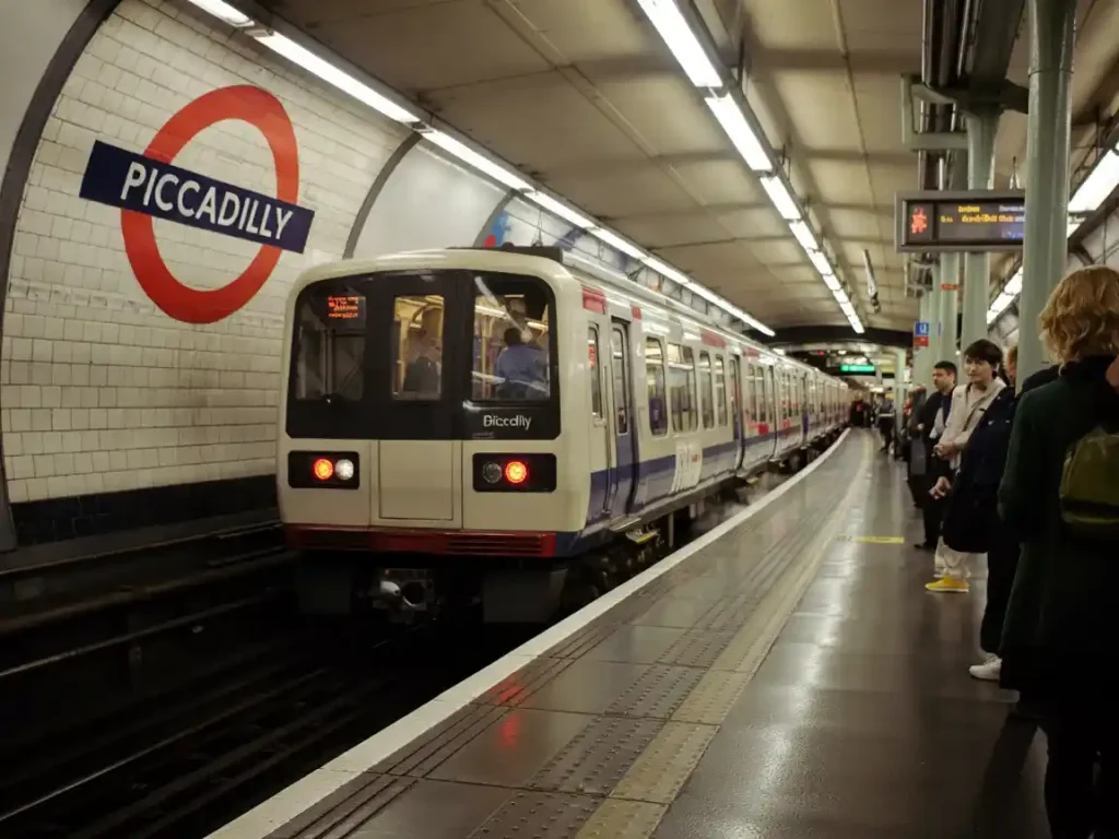 أفضل وسيلة انتقال من مطار هيثرو إلى وسط لندن