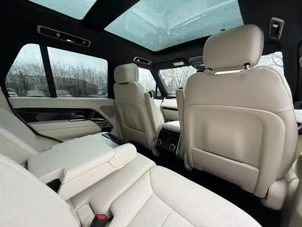 Range Rover Vogue hire with a chauffeur in London