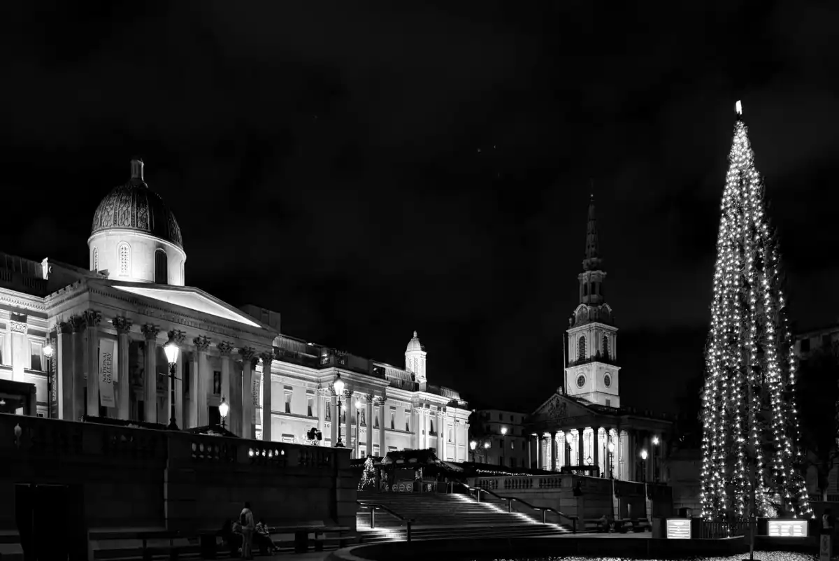 Trafalgar Square and the National Gallery lit up at night, the last stop of the loop