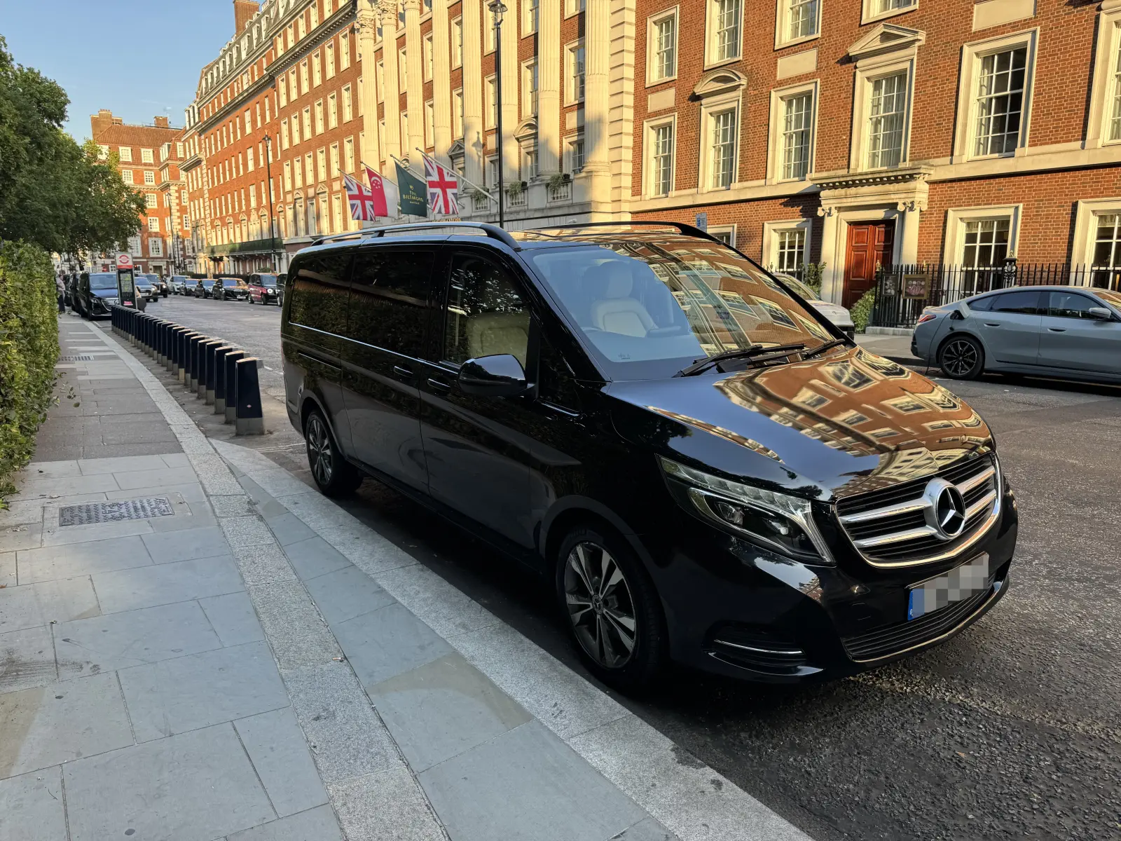 Tripyana Mercedes V-Class used for Heathrow to Gatwick transfers
