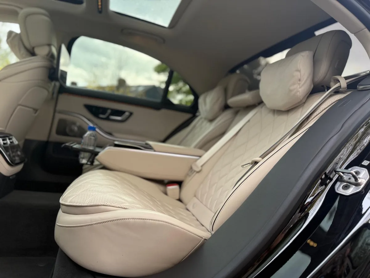 مقعد خلفي قابل للإمالة في مرسيدس S-Class من أسطول تريبيانا