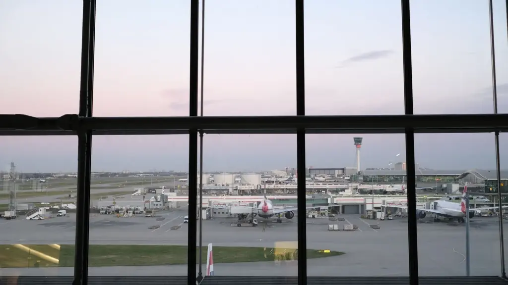 Heathrow apron seen from the terminal: the five London airports handled 178 million passengers in 2025